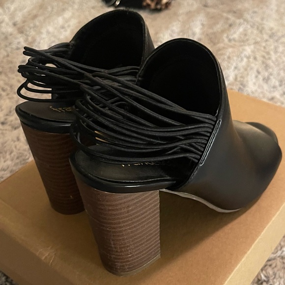 Francesca’s Black Peep Toe Heels in Size 7.5 - Block heel super cool shoes! - Picture 10 of 12